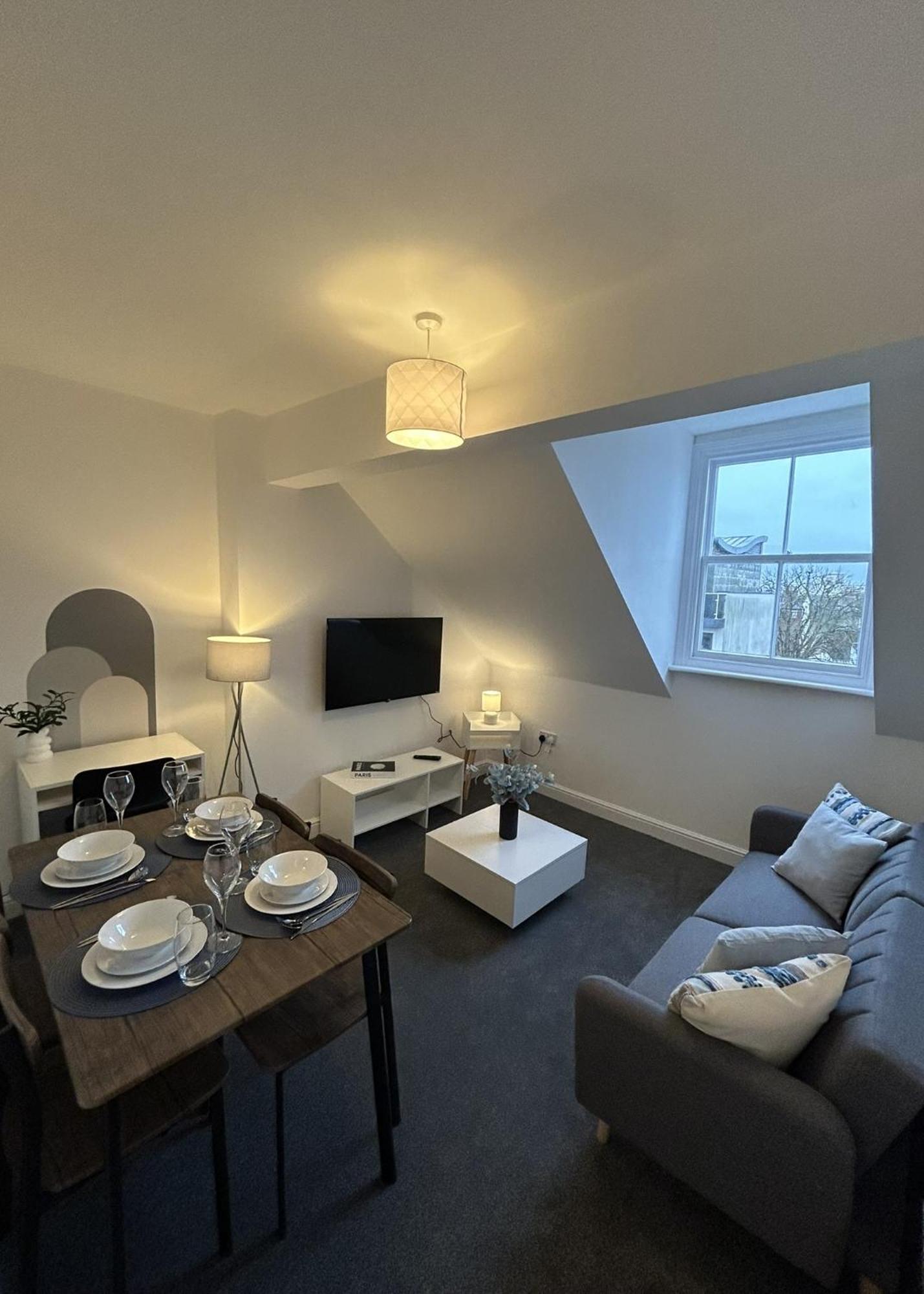 Brand New Modern Apartments Steps From Gloucester Quays Exteriör bild