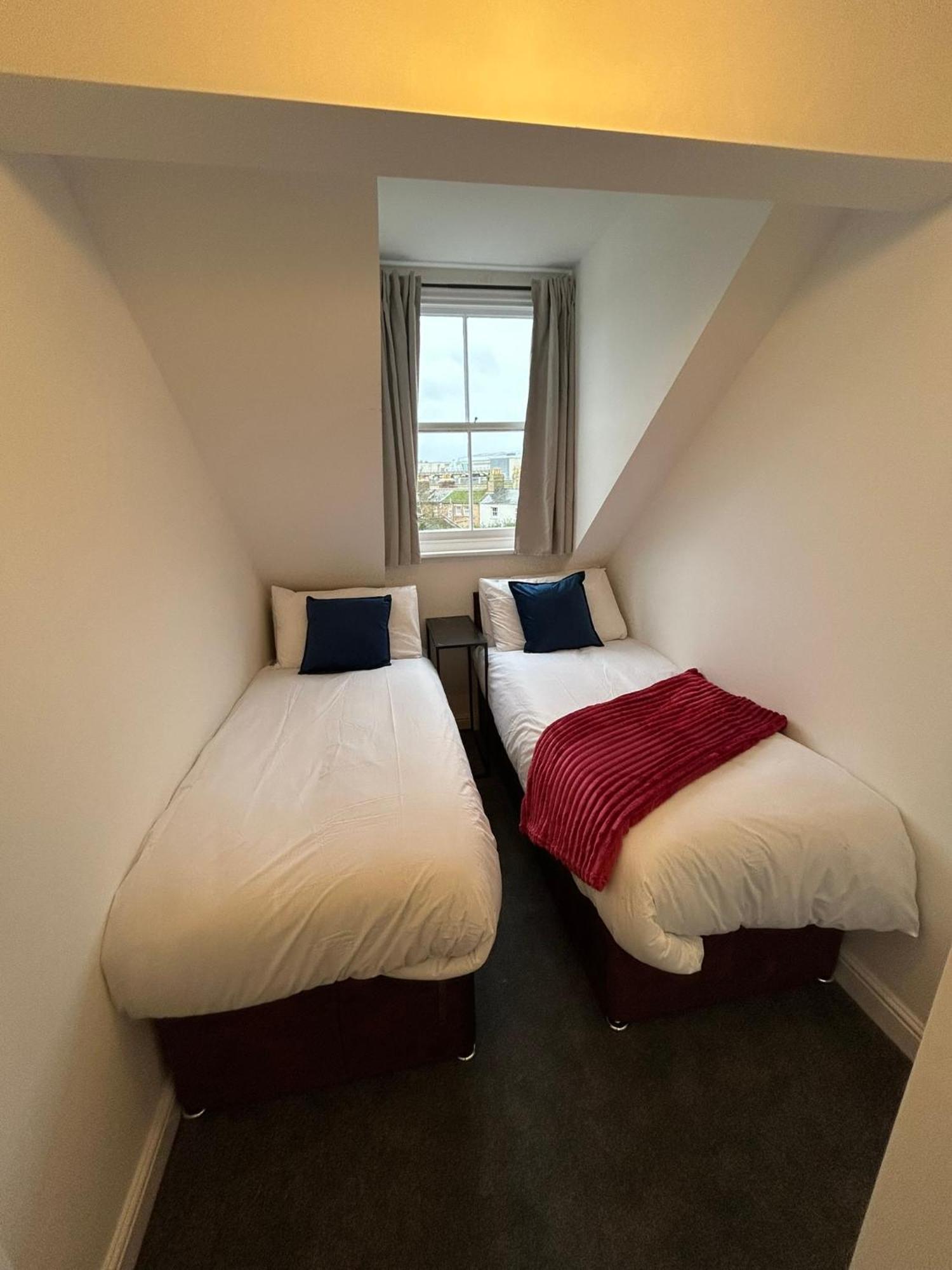 Brand New Modern Apartments Steps From Gloucester Quays Exteriör bild
