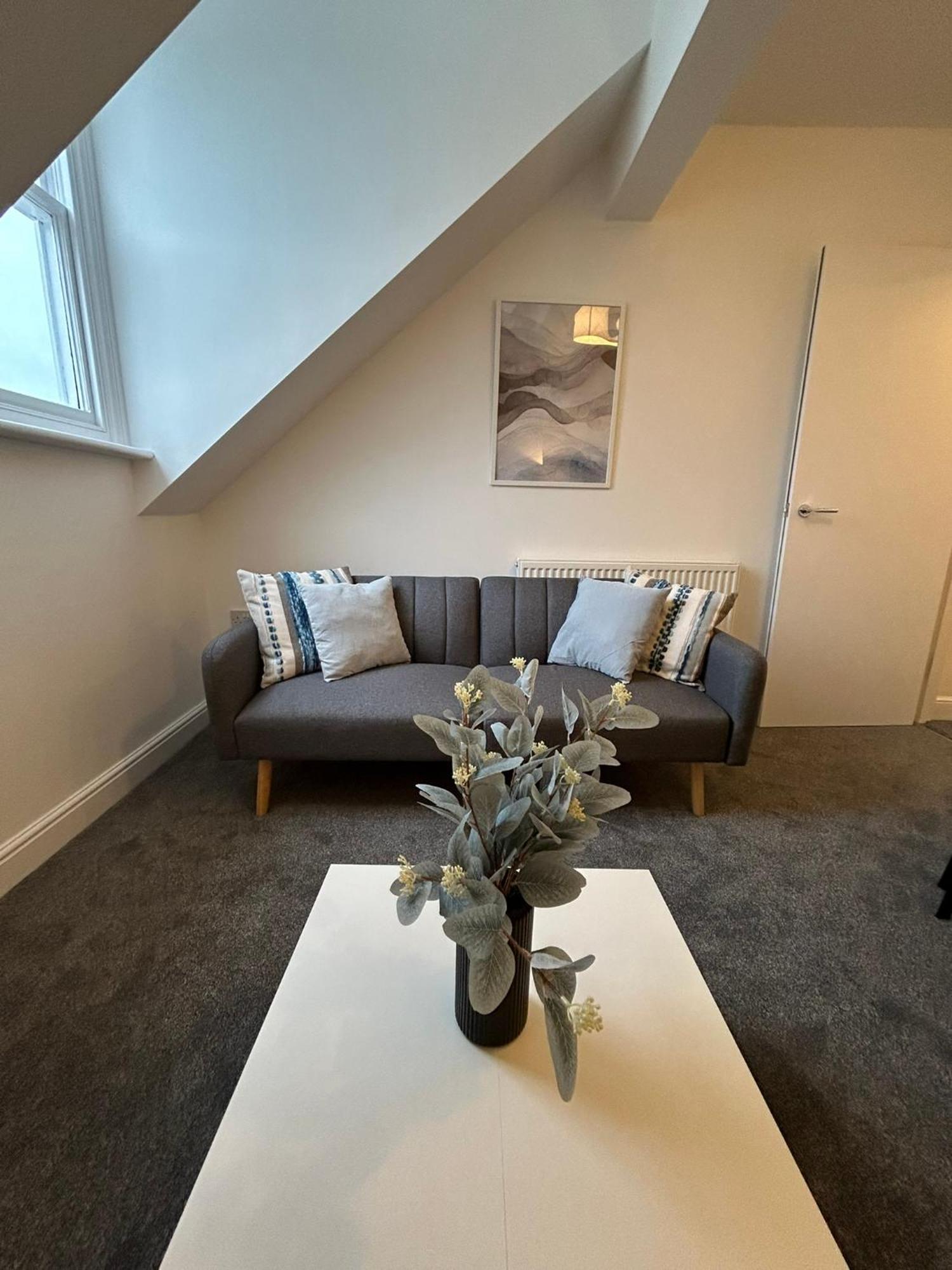 Brand New Modern Apartments Steps From Gloucester Quays Exteriör bild