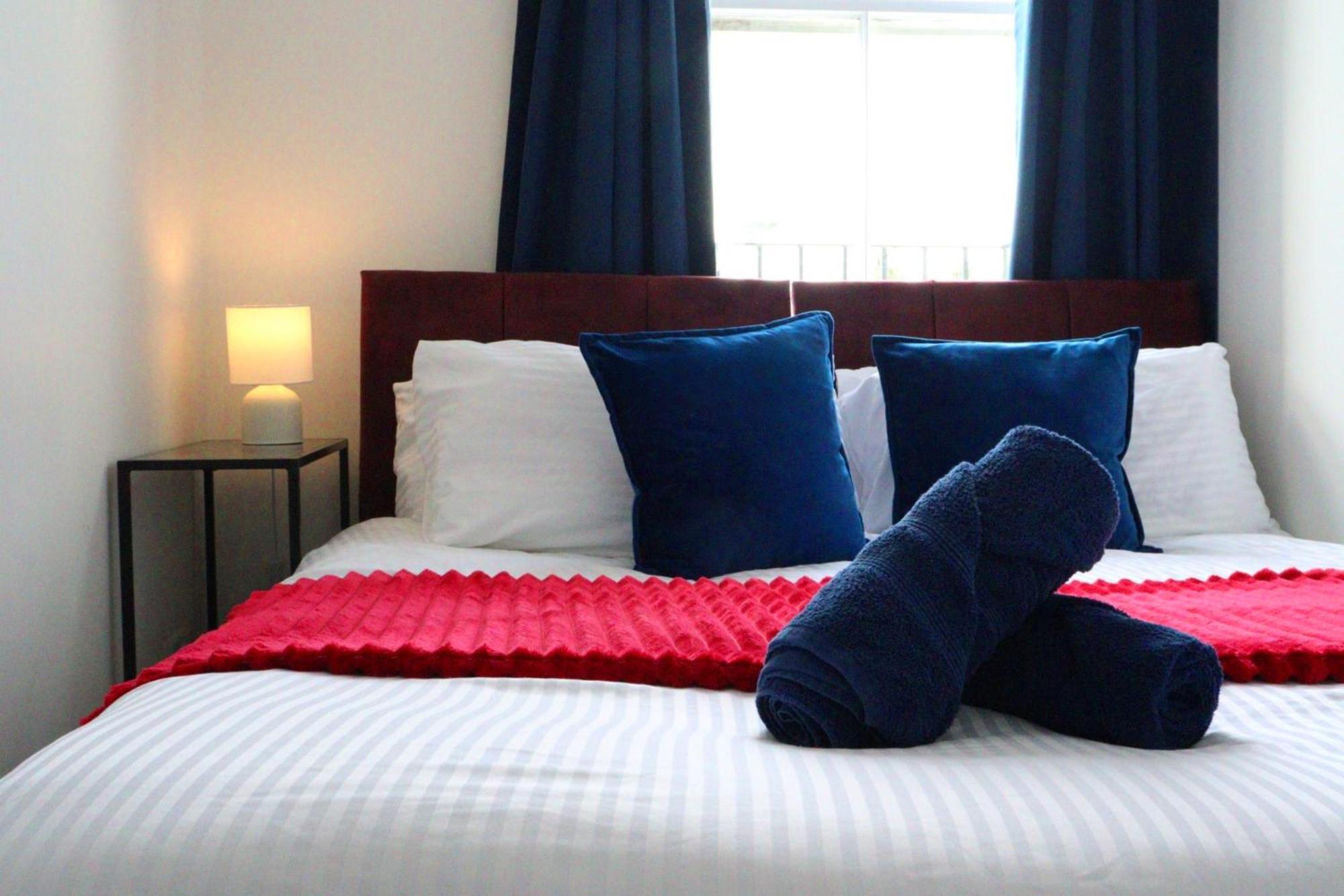 Brand New Modern Apartments Steps From Gloucester Quays Exteriör bild