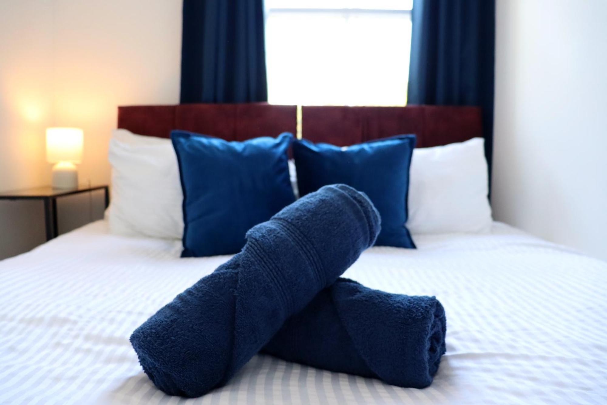 Brand New Modern Apartments Steps From Gloucester Quays Exteriör bild