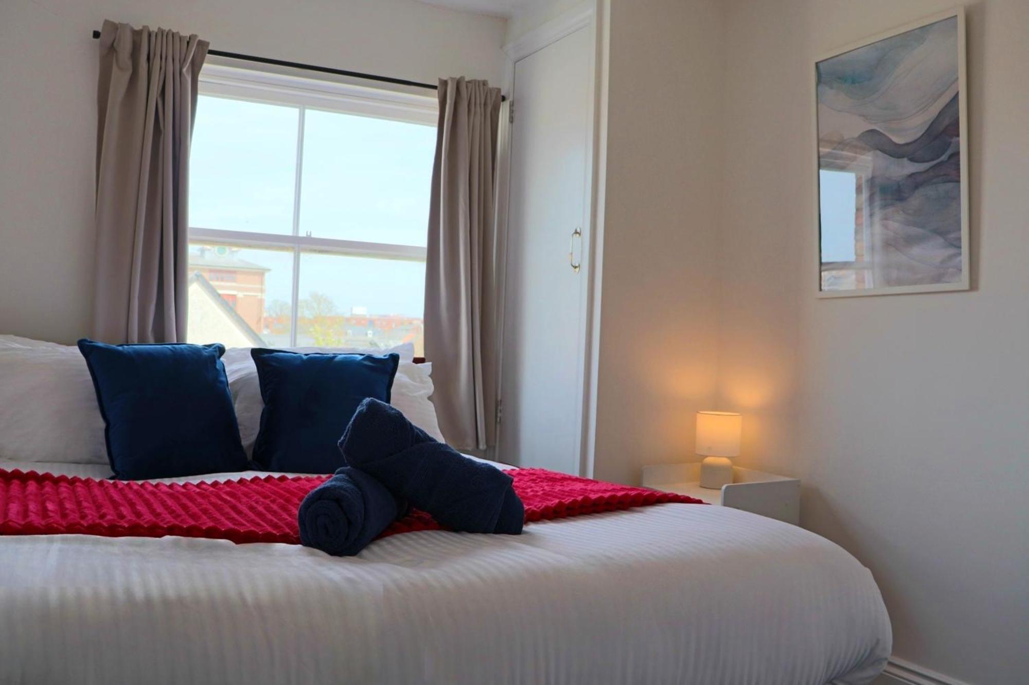 Brand New Modern Apartments Steps From Gloucester Quays Exteriör bild