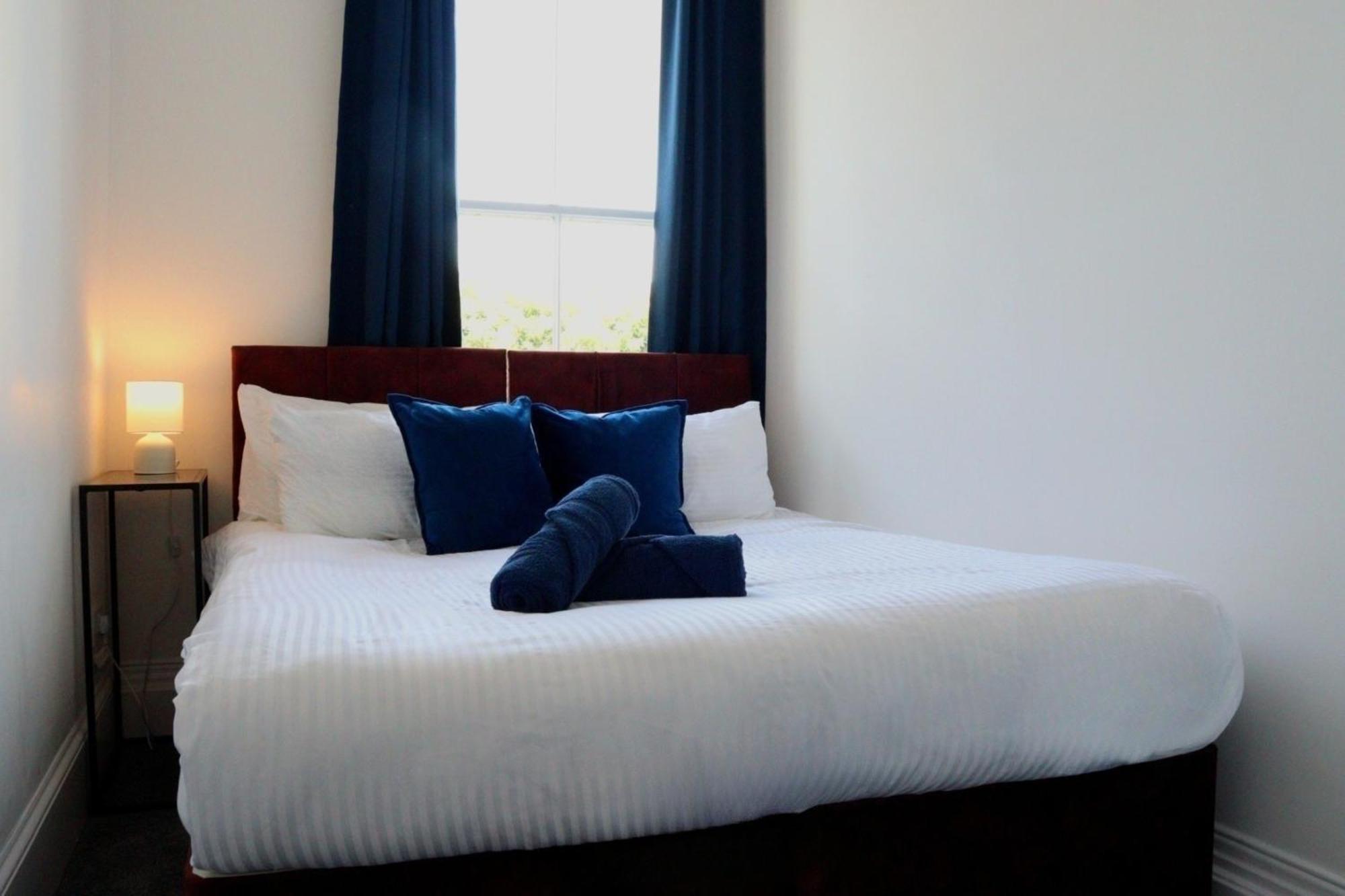 Brand New Modern Apartments Steps From Gloucester Quays Exteriör bild