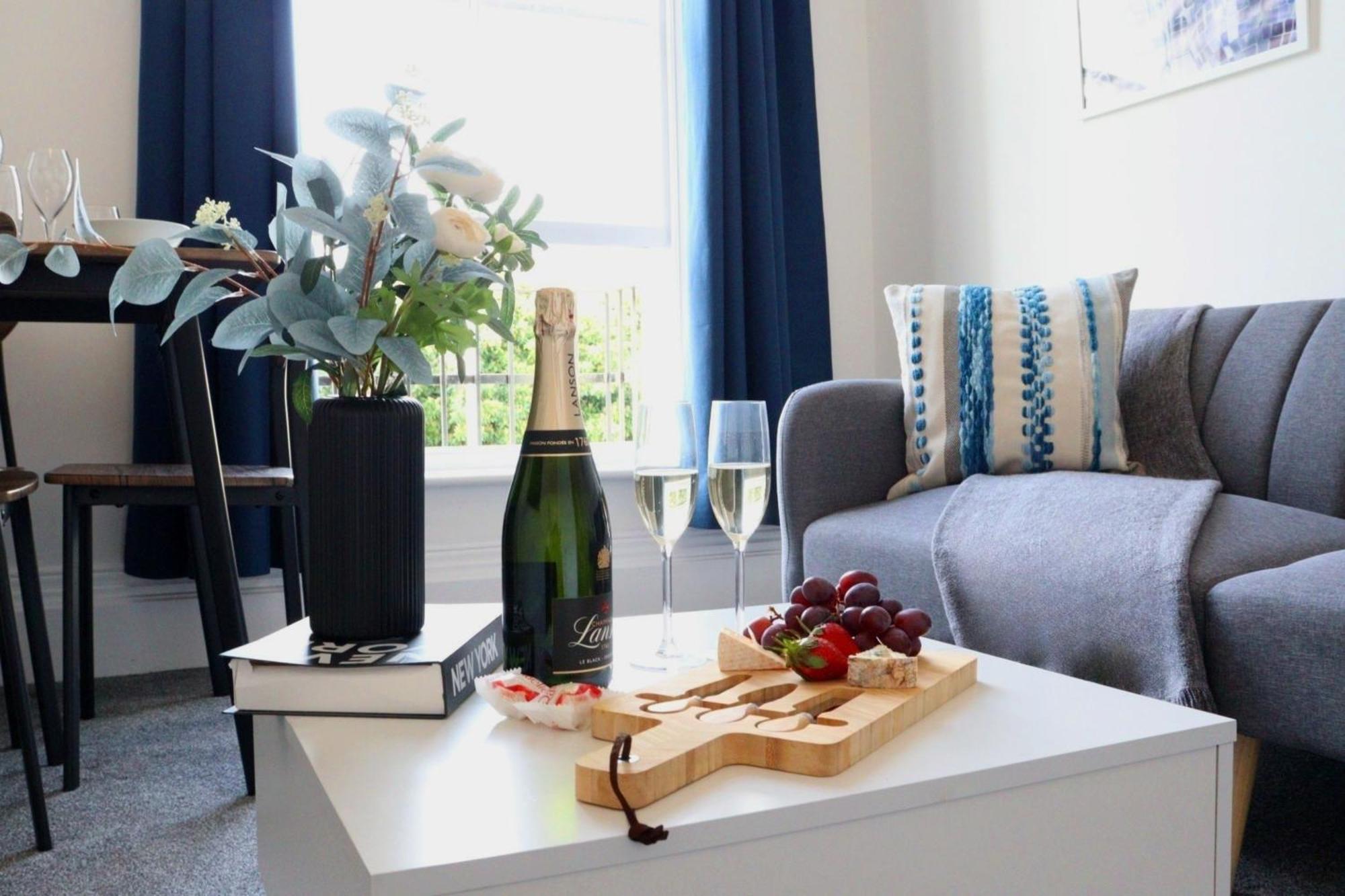 Brand New Modern Apartments Steps From Gloucester Quays Exteriör bild