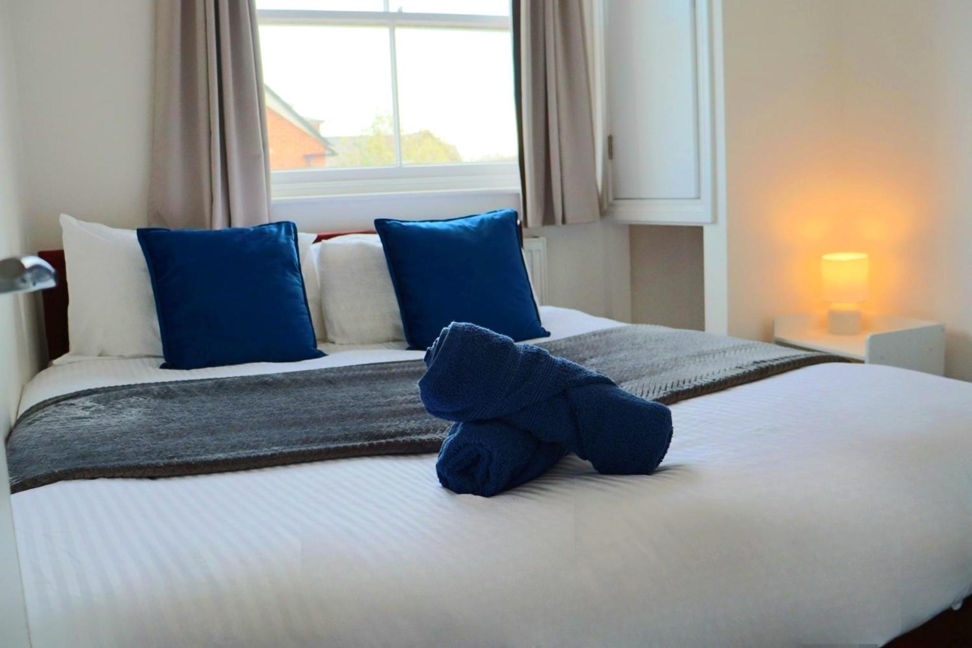 Brand New Modern Apartments Steps From Gloucester Quays Exteriör bild