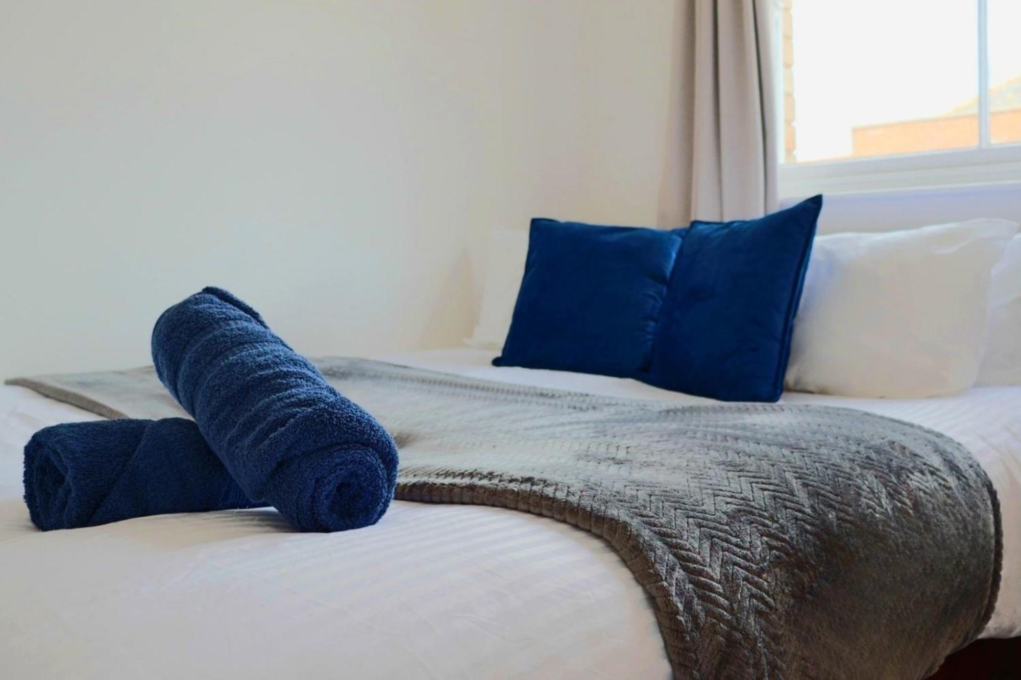 Brand New Modern Apartments Steps From Gloucester Quays Exteriör bild